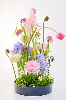 Colorful flower arrangement 色彩豐富的插花