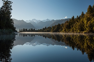 Lake Matheson in the morning 